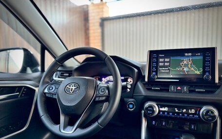 Toyota RAV4, 2019 год, 3 850 000 рублей, 27 фотография