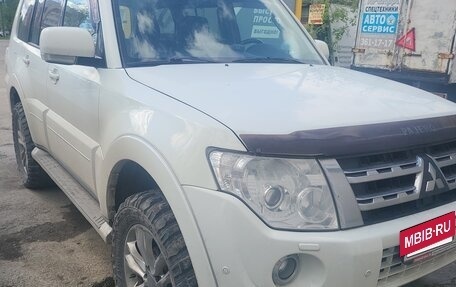 Mitsubishi Pajero IV, 2011 год, 2 430 000 рублей, 2 фотография