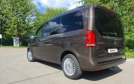Mercedes-Benz V-Класс, 2015 год, 3 300 000 рублей, 4 фотография