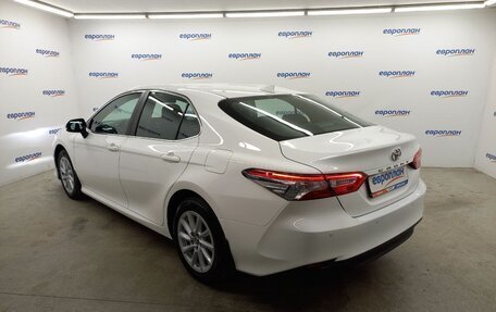 Toyota Camry, 2021 год, 2 650 000 рублей, 6 фотография