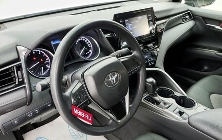 Toyota Camry, 2021 год, 2 650 000 рублей, 8 фотография