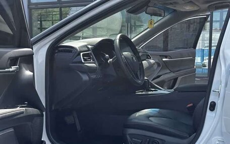Toyota Camry, 2022 год, 2 500 000 рублей, 11 фотография
