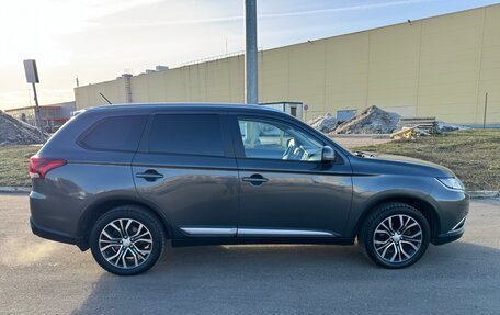 Mitsubishi Outlander III рестайлинг 3, 2015 год, 1 720 000 рублей, 7 фотография