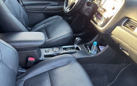 Mitsubishi Outlander III рестайлинг 3, 2015 год, 1 720 000 рублей, 16 фотография