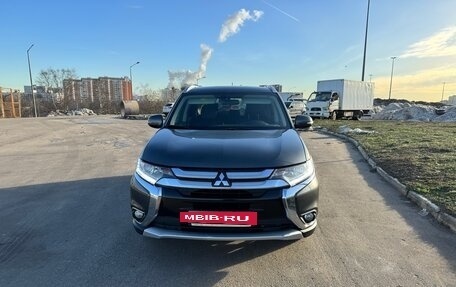 Mitsubishi Outlander III рестайлинг 3, 2015 год, 1 720 000 рублей, 9 фотография