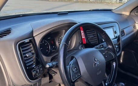 Mitsubishi Outlander III рестайлинг 3, 2015 год, 1 720 000 рублей, 13 фотография