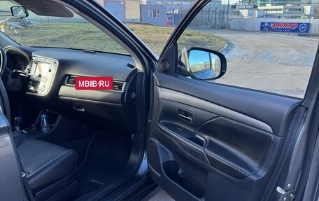 Mitsubishi Outlander III рестайлинг 3, 2015 год, 1 720 000 рублей, 15 фотография