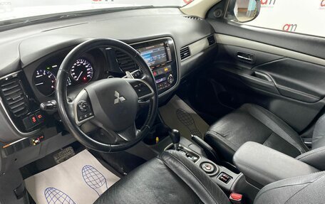 Mitsubishi Outlander III рестайлинг 3, 2014 год, 1 499 000 рублей, 10 фотография