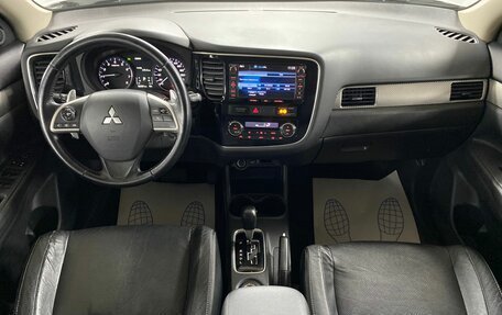 Mitsubishi Outlander III рестайлинг 3, 2014 год, 1 499 000 рублей, 9 фотография