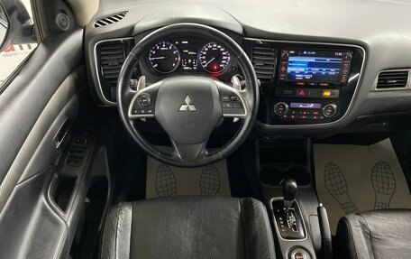 Mitsubishi Outlander III рестайлинг 3, 2014 год, 1 499 000 рублей, 11 фотография