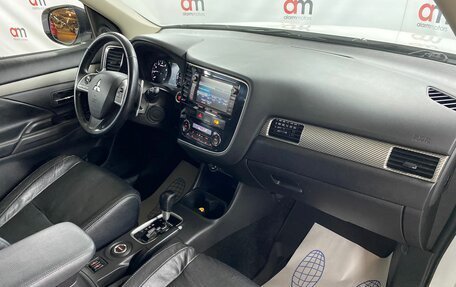 Mitsubishi Outlander III рестайлинг 3, 2014 год, 1 499 000 рублей, 12 фотография