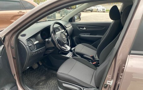 KIA Rio IV, 2018 год, 1 354 000 рублей, 10 фотография