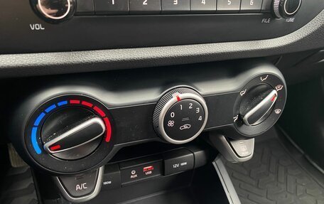 KIA Rio IV, 2018 год, 1 354 000 рублей, 13 фотография