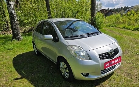 Toyota Yaris III рестайлинг, 2008 год, 555 000 рублей, 2 фотография