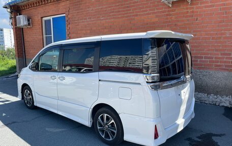 Toyota Voxy III, 2019 год, 2 650 000 рублей, 5 фотография