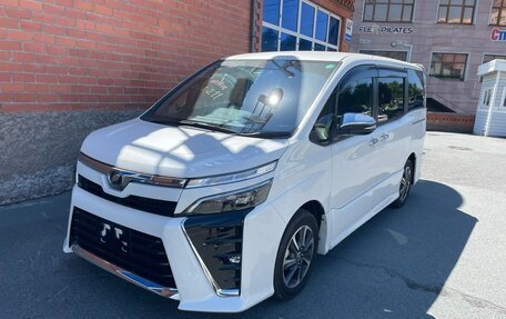 Toyota Voxy III, 2019 год, 2 650 000 рублей, 3 фотография