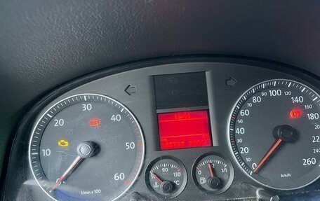 Volkswagen Touran III, 2004 год, 625 000 рублей, 2 фотография