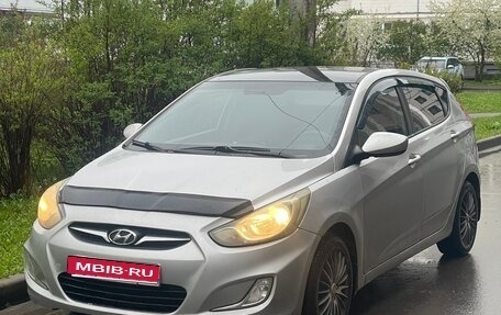 Hyundai Solaris II рестайлинг, 2011 год, 680 000 рублей, 1 фотография