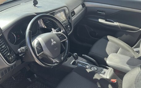 Mitsubishi Outlander III рестайлинг 3, 2014 год, 1 450 000 рублей, 15 фотография