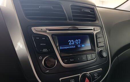 Hyundai Solaris II рестайлинг, 2015 год, 690 000 рублей, 15 фотография