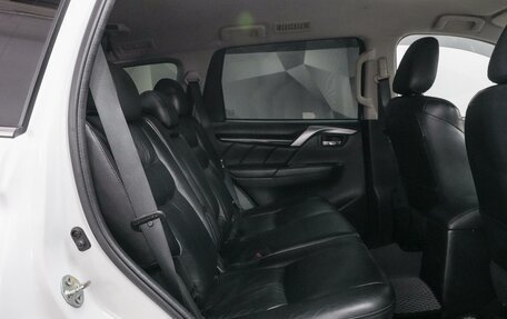 Mitsubishi Pajero Sport III рестайлинг, 2018 год, 2 820 000 рублей, 13 фотография