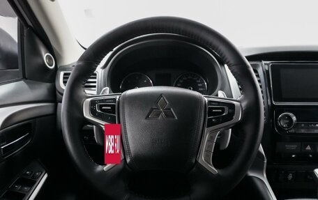 Mitsubishi Pajero Sport III рестайлинг, 2018 год, 2 820 000 рублей, 14 фотография
