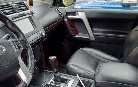 Toyota Land Cruiser Prado 150 рестайлинг 2, 2017 год, 3 650 000 рублей, 4 фотография