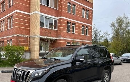 Toyota Land Cruiser Prado 150 рестайлинг 2, 2017 год, 3 650 000 рублей, 3 фотография