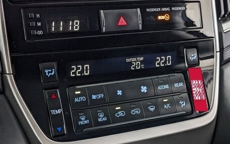 Toyota Land Cruiser 200, 2020 год, 9 350 000 рублей, 21 фотография