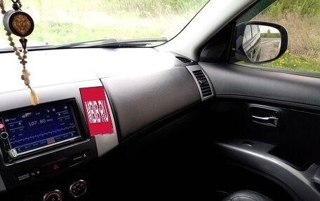 Mitsubishi Outlander III рестайлинг 3, 2011 год, 1 250 000 рублей, 24 фотография