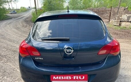 Opel Astra J, 2011 год, 530 000 рублей, 2 фотография