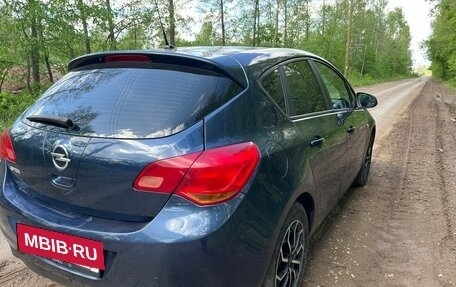 Opel Astra J, 2011 год, 530 000 рублей, 3 фотография