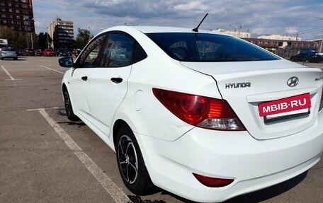Hyundai Solaris II рестайлинг, 2012 год, 570 000 рублей, 3 фотография