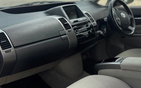 Toyota Prius, 2008 год, 950 000 рублей, 16 фотография