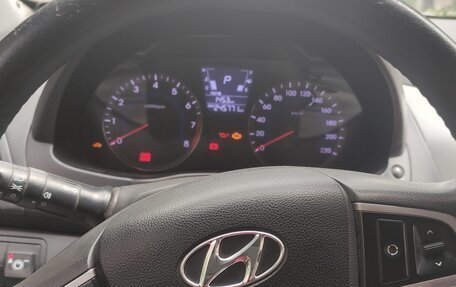 Hyundai Solaris II рестайлинг, 2013 год, 800 000 рублей, 8 фотография