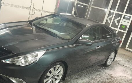 Hyundai Sonata VI, 2010 год, 1 250 000 рублей, 1 фотография