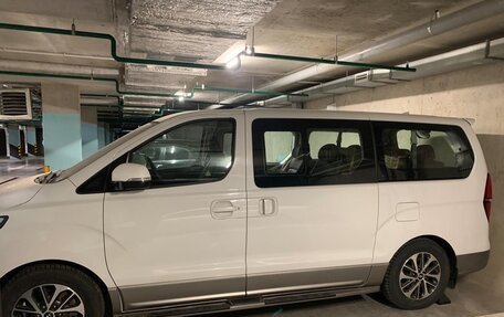 Hyundai Grand Starex Grand Starex I рестайлинг 2, 2019 год, 3 900 000 рублей, 3 фотография
