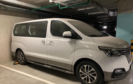 Hyundai Grand Starex Grand Starex I рестайлинг 2, 2019 год, 3 900 000 рублей, 2 фотография
