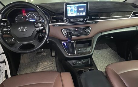 Hyundai Grand Starex Grand Starex I рестайлинг 2, 2019 год, 3 900 000 рублей, 5 фотография