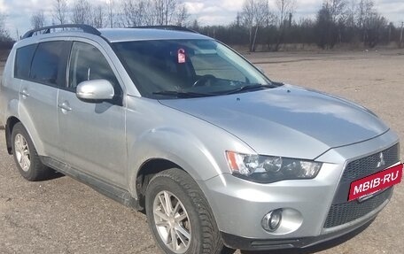 Mitsubishi Outlander III рестайлинг 3, 2010 год, 1 200 000 рублей, 2 фотография