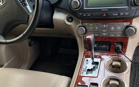 Toyota Highlander III, 2013 год, 2 100 000 рублей, 7 фотография