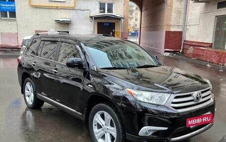 Toyota Highlander III, 2013 год, 2 100 000 рублей, 2 фотография