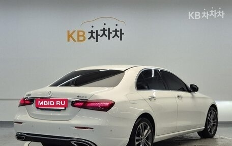 Mercedes-Benz E-Класс, 2022 год, 4 700 000 рублей, 3 фотография