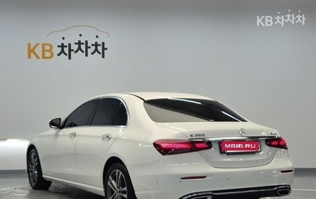 Mercedes-Benz E-Класс, 2022 год, 4 700 000 рублей, 2 фотография