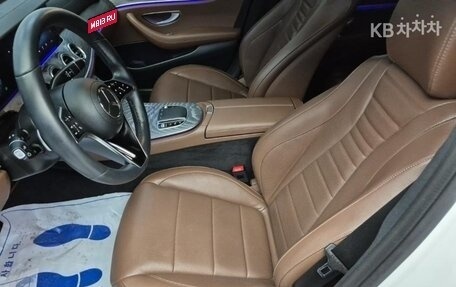 Mercedes-Benz E-Класс, 2022 год, 4 700 000 рублей, 9 фотография