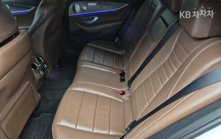 Mercedes-Benz E-Класс, 2022 год, 4 700 000 рублей, 10 фотография