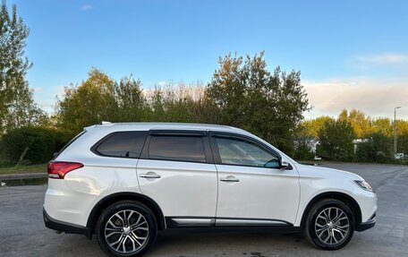 Mitsubishi Outlander III рестайлинг 3, 2017 год, 2 150 000 рублей, 4 фотография