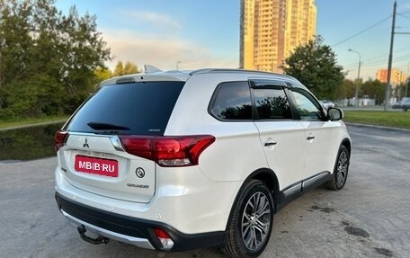 Mitsubishi Outlander III рестайлинг 3, 2017 год, 2 150 000 рублей, 5 фотография