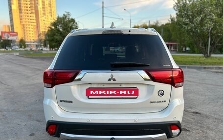 Mitsubishi Outlander III рестайлинг 3, 2017 год, 2 150 000 рублей, 6 фотография