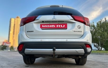 Mitsubishi Outlander III рестайлинг 3, 2017 год, 2 150 000 рублей, 7 фотография